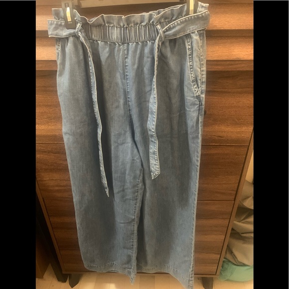H&M Pants - H&M medium denim wash pant w/ paper bag waist sz 6